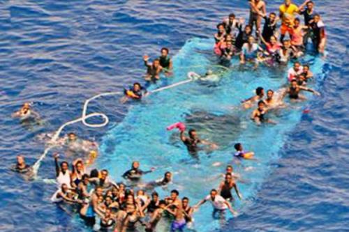 Soccorsi 4.000 migranti, nuove vittime, ma la vita vince: Alex nasce sulla nave