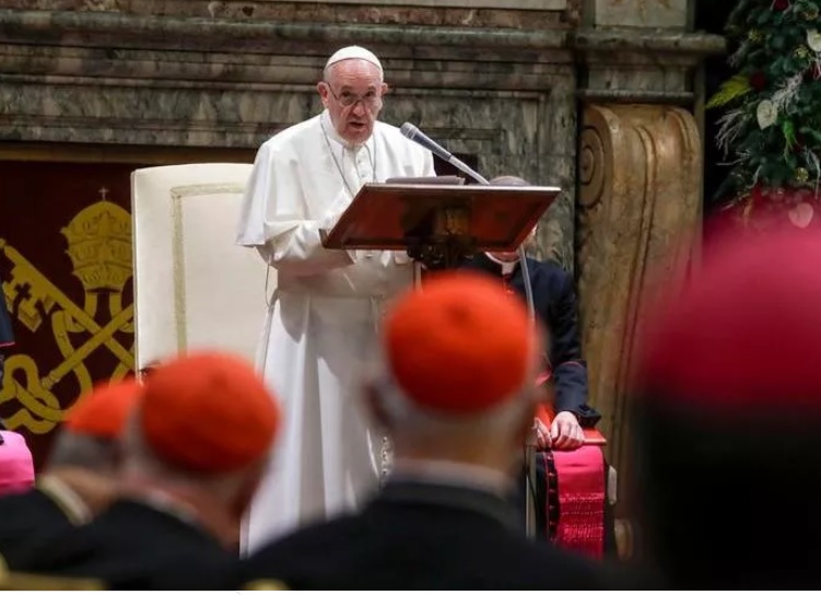 Papa Bergoglio: “La Chiesa cambi mentalità. Così rischia di rimanere indietro di 200 anni”