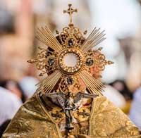 SOLENNE PROCESSIONE EUCARISTICA